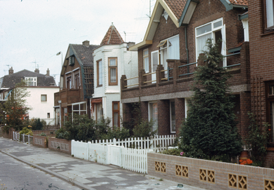 21352 Gezicht op de voorgevels van de panden Amsterdamsestraatweg 985-hoger te Utrecht.